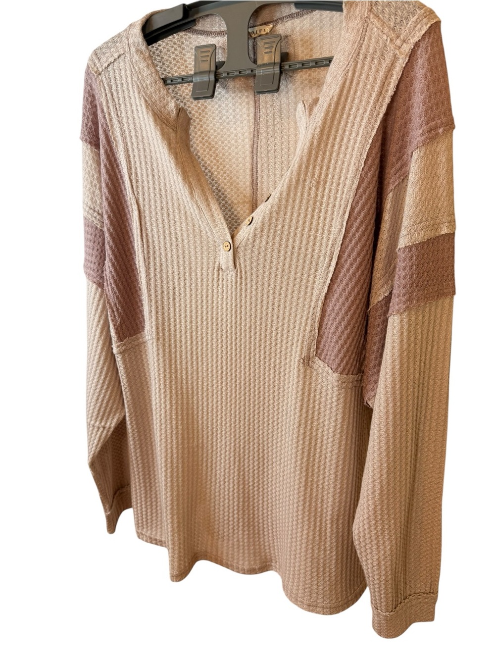 Jodifl Womens Size Size large Cozy Waffle Knit Henley Top in Beige and Mauve
